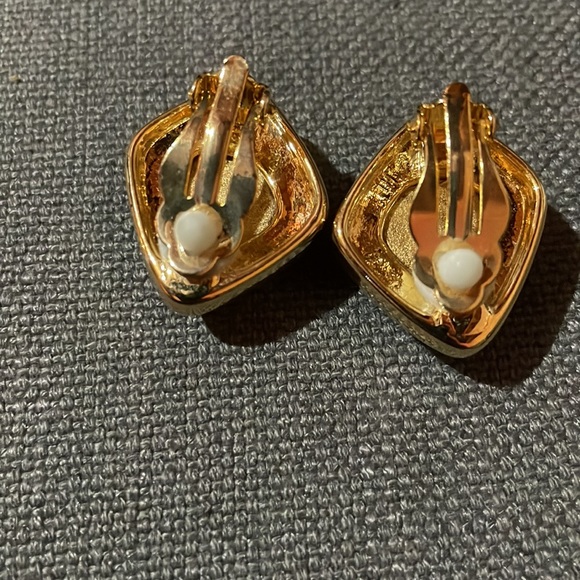 Leopard print clip-on earrings - Picture 2 of 4